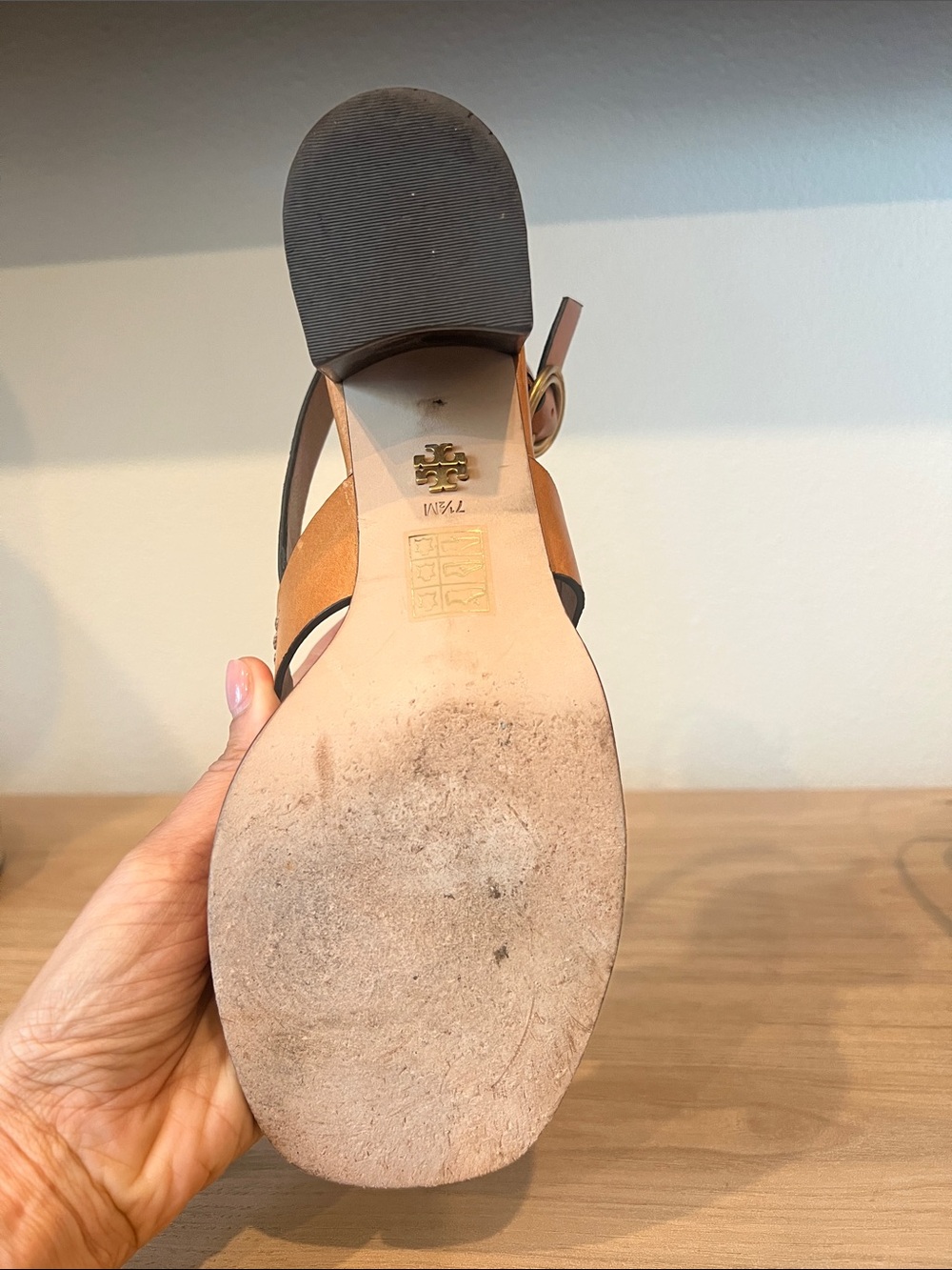 Tory Burch Tan Leather Mid-Heel Sandals with Gold Hardware - Picture 6 of 10